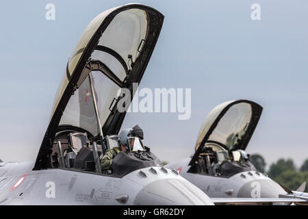 Royal Danish Air Force (königlichen Danske Flyvevåbnet) General Dynamics F-16BM Stockfoto