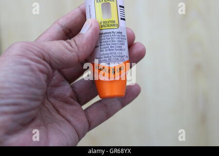 Schließen Sie herauf Bild der Erwachsenen EpiPen - Adrenalin-Injektion für Anaphylaxie Stockfoto