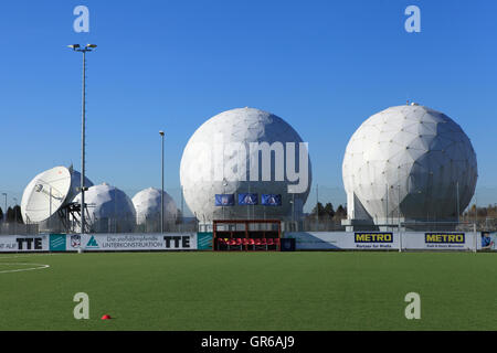 Ehemalige uns Echelon abgehört Gerät, Mietraching, Bad Aibling, Bayern, Deutschland Stockfoto