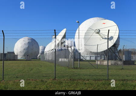 Ehemalige uns Echelon abgehört Gerät, Mietraching, Bad Aibling, Bayern, Deutschland Stockfoto