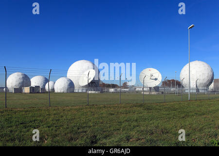 Ehemalige uns Echelon abgehört Gerät, Mietraching, Bad Aibling, Bayern, Deutschland Stockfoto