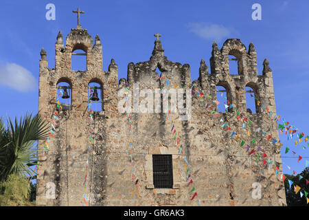 Alte Kirche, Día De La Virgen De Guadalupe, Mexiko, Nordamerika Stockfoto