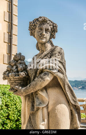 Antike Skulptur der Garten der Villa Balbianello in Lenno am Comer See, Lombardei, Italien Stockfoto