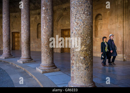 Granada, Spanien - 24. März 2008 - Innenhof des Palacio de Carlos V in La Alhambra von Granada, Andalusien Provinz, Spanien Stockfoto