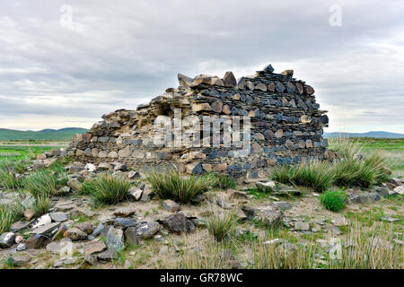 Ruinen der Festung Khar Bukh Balgas, Dashinchilen, Bulgan Aimag, Mongolei Stockfoto