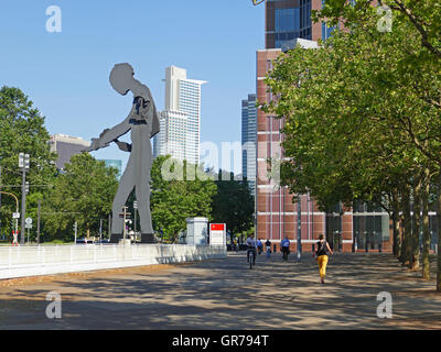 Der Hammering Man Messe Metro finanziellen Stadt Frankfurt Am Main Deutschland Europa Stockfoto