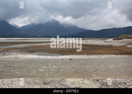 Trekking durch See Forggen Stockfoto