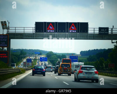 Europa Deutschland deutsche Autobahn Autobahn Autobahn Stau Zeichen Stockfoto