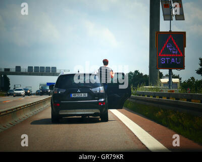 Europa Deutschland deutsche Autobahn Autobahn Autobahn Stau Zeichen Stockfoto