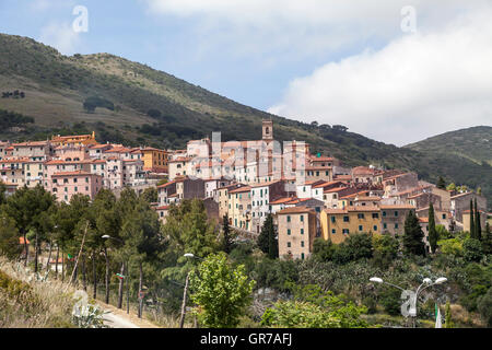 Rio Nell Elba, Dorf auf einem Hügel, Elba, Toskana, Italien, Europa Stockfoto