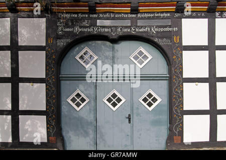 Schöne Tür ein altes Fachwerkhaus In Bad Essen, Osnabrück-Land, Niedersachsen Stockfoto