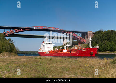 Schiff auf dem Nord-Ostsee-Kanal In Deutschland Stockfoto