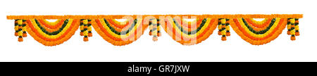 Indische festliche Dekoration - Foto von Kranz von Orangen und gelben Ringelblumen und grünes Blatt angeordnet in Alternative Stockfoto
