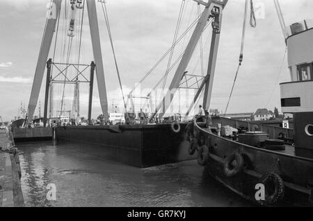 Schwimmende Kran 1972 Bw Stockfoto