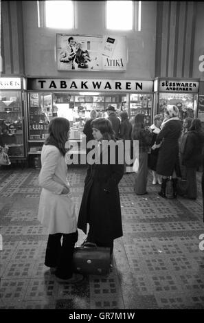 Bahnhof warten Romm Bw Stockfoto