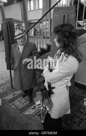 Bremerhaven Bahnhof Hall 1972 Bw Stockfoto