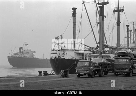 Auto Einschiffung 1973 Bw Stockfoto