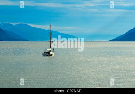 Crusing Boot auf dem Fjord in der Nähe von Molde Norwegen Stockfoto