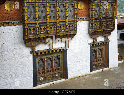 Verziert Fenster und Erker In das Kloster und die Festung Punakha Dzong, Punakah, Bhutan Stockfoto