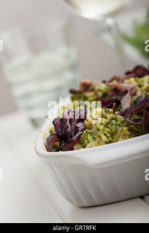 Bayerischen Spinat Spätzle Stockfoto