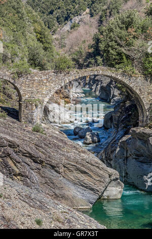 Römische Brücke über den Fluss Argentinien In Ligurien Stockfoto