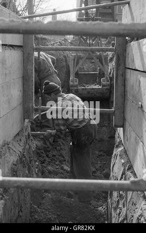 Hoch-und Tiefbau 1967 Bw Stockfoto