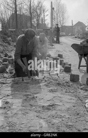 Hoch-und Tiefbau 1967 Bw Stockfoto