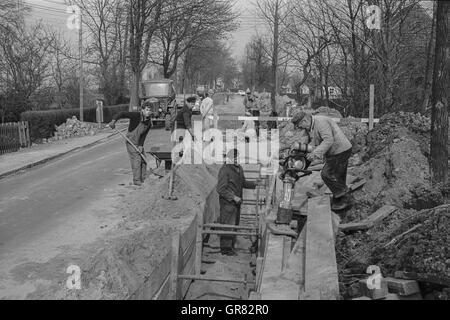 Hoch-und Tiefbau 1967 Bw Stockfoto