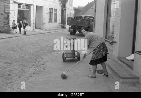 Fuß Bürgersteig 1966 Bw Stockfoto