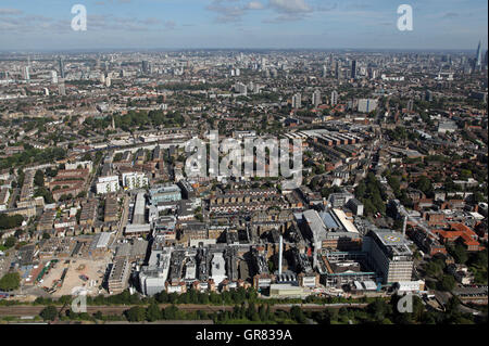 Luftaufnahme des Kings College Hospital KCH in Southwark, Süd-London, UK Stockfoto