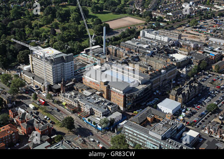 Luftaufnahme des Kings College Hospital KCH in Southwark, Süd-London, UK Stockfoto