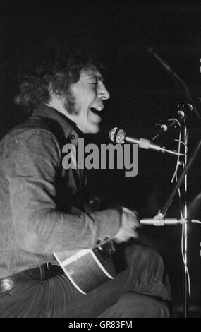 Alexis Korner 1972 Bw Stockfoto