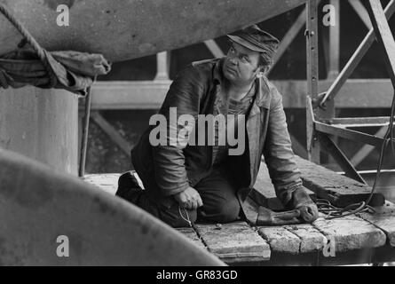 Werft Arbeiter 1971 Bw Stockfoto