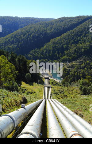 Im Jahre 1938 in Auftrag gegeben, war dieser hydroelektrischen Entwicklung der Ursprung von Tasmaniens 110KV-Übertragungs-System. Stockfoto