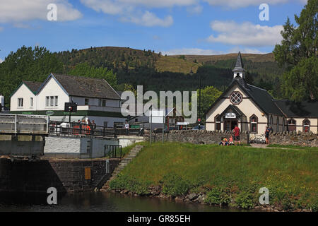 Schottland, Highlands, setzen Sie Fort Augustus am Südende des Loch Ness, in der Kaledonische Kanal, Loch Oich verbindet und Stockfoto