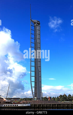 Schottischen Stadt Glasgow, Titan Kran, Titaniumverkleidung, Glasgow Tower neben dem Science-Center in River Clyde Stockfoto