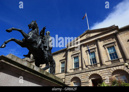 Schottland, Edinburgh, allgemeine register Haus in der Princes Street, bevor er die Statue des Herzogs von Wellington, allgemeine registrieren Stockfoto