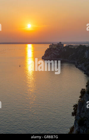 Schloss von Duino, Golf von Triest, Friaul-Julisch Venetien, Italien, Europa Stockfoto
