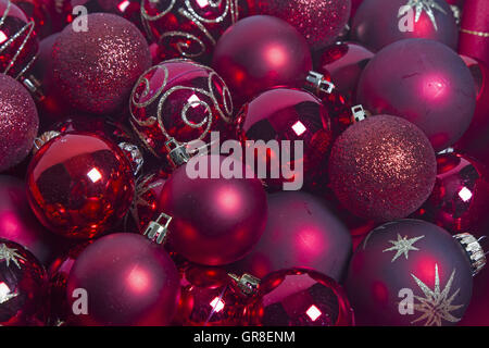 Viele Rot Weihnachten Kugeln Vollformat fotografiert Stockfoto