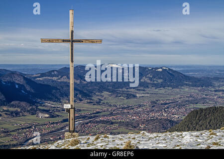 Kreuz auf dem Schönberg In Lenggries Stockfoto