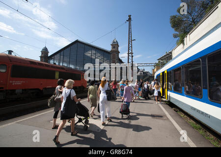 Budapest-Nyugati Bahnhof, steht neben Grand Boulevard, Budapest, Ungarn Stockfoto