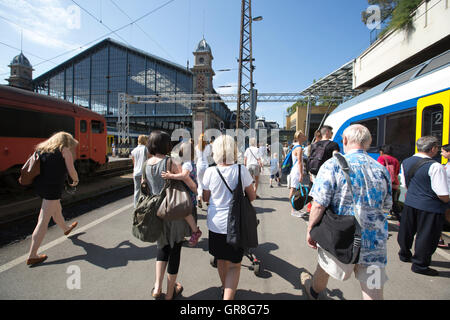 Budapest-Nyugati Bahnhof, steht neben Grand Boulevard, Budapest, Ungarn Stockfoto