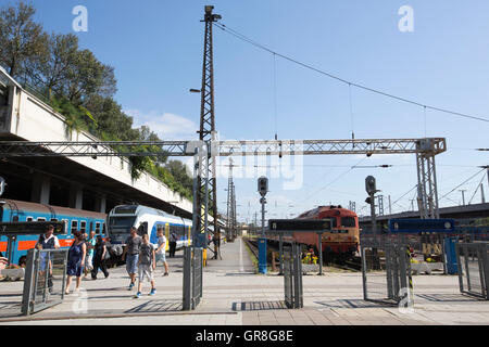 Budapest-Nyugati Bahnhof, steht neben Grand Boulevard, Budapest, Ungarn Stockfoto