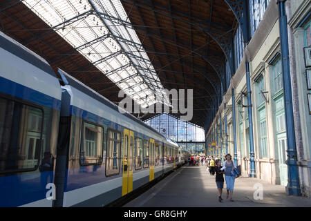 Budapest-Nyugati Bahnhof, steht neben Grand Boulevard, Budapest, Ungarn Stockfoto