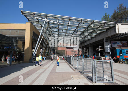 Budapest-Nyugati Bahnhof, steht neben Grand Boulevard, Budapest, Ungarn Stockfoto