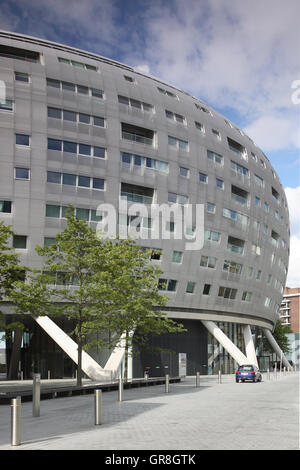 Hintere Höhe von Albion Riverside, eine Wohnsiedlung in Battersea, London. Entworfen von den Architekten Foster and Partners Stockfoto