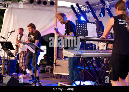 Norwegischen Progressive-Rock-Band Panzerpappa Leben in der 26. Zappanale In Bad Doberan, Deutschland, 17 Juli 2015. Stockfoto