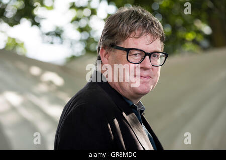 Britischer Autor, Dokumentarfilmer, Fernsehproduzent und Drehbuchautor und Dramatiker James Runcie. Stockfoto