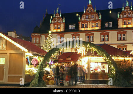 Christmas Market Coburg In Bayern am Abend Stockfoto