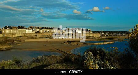 Die Altstadt von Saint-Malo In der Abendsonne, Bretagne, Frankreich Stockfoto